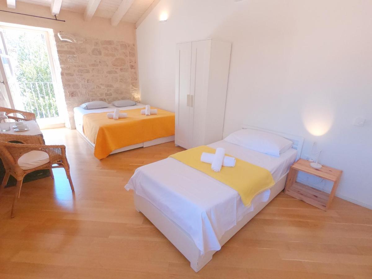 Historic Piazza House & Romantic Hidden Garden Hvar Town Exterior foto